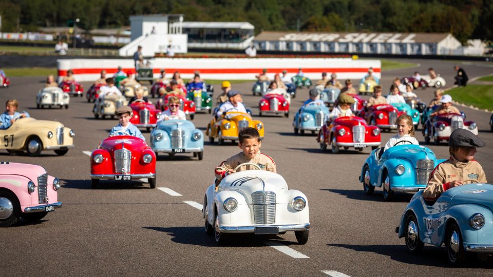 Settrington Cup start at the Goodwood Revival meeting 2019..Picture date: Saturday September 14, 2019..Photograph by Christopher Ison ©.07544044177.chris@christopherison.com.www.christopherison.com