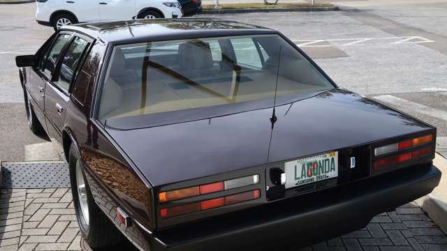 aston_martin_lagonda_18121802.jpg