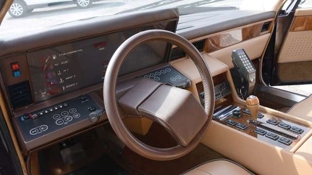 aston_martin_lagonda_18121804.jpg