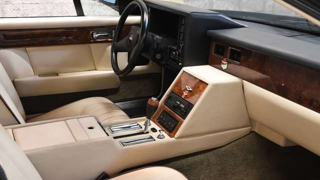 aston_martin_lagonda_18121812.jpg