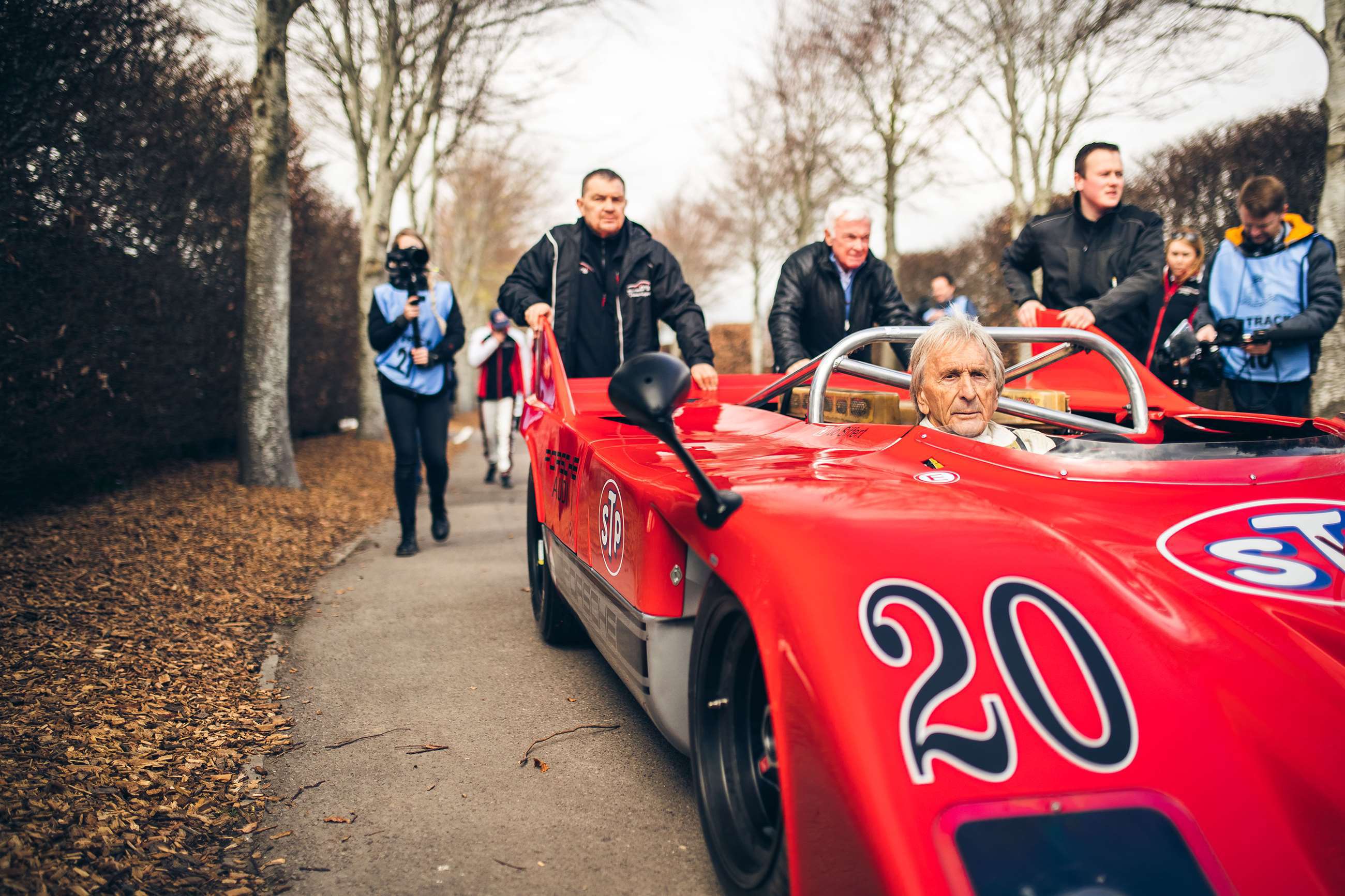 77mm-derek-bell-porsche-andrew-frankel-tom-shaxson-goodwood-19042019.jpg