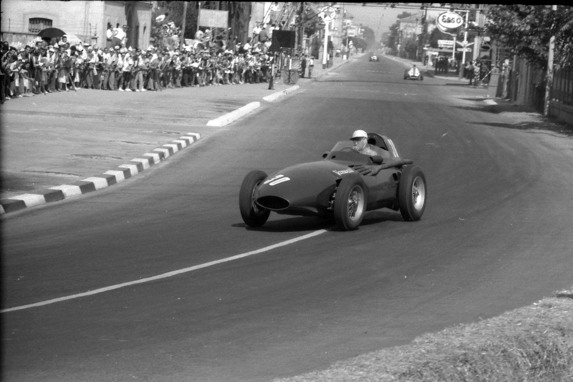 Stuart Lewis-Evans - established Vanwall No 3 team driver - Pescara Grand Prix, 1957