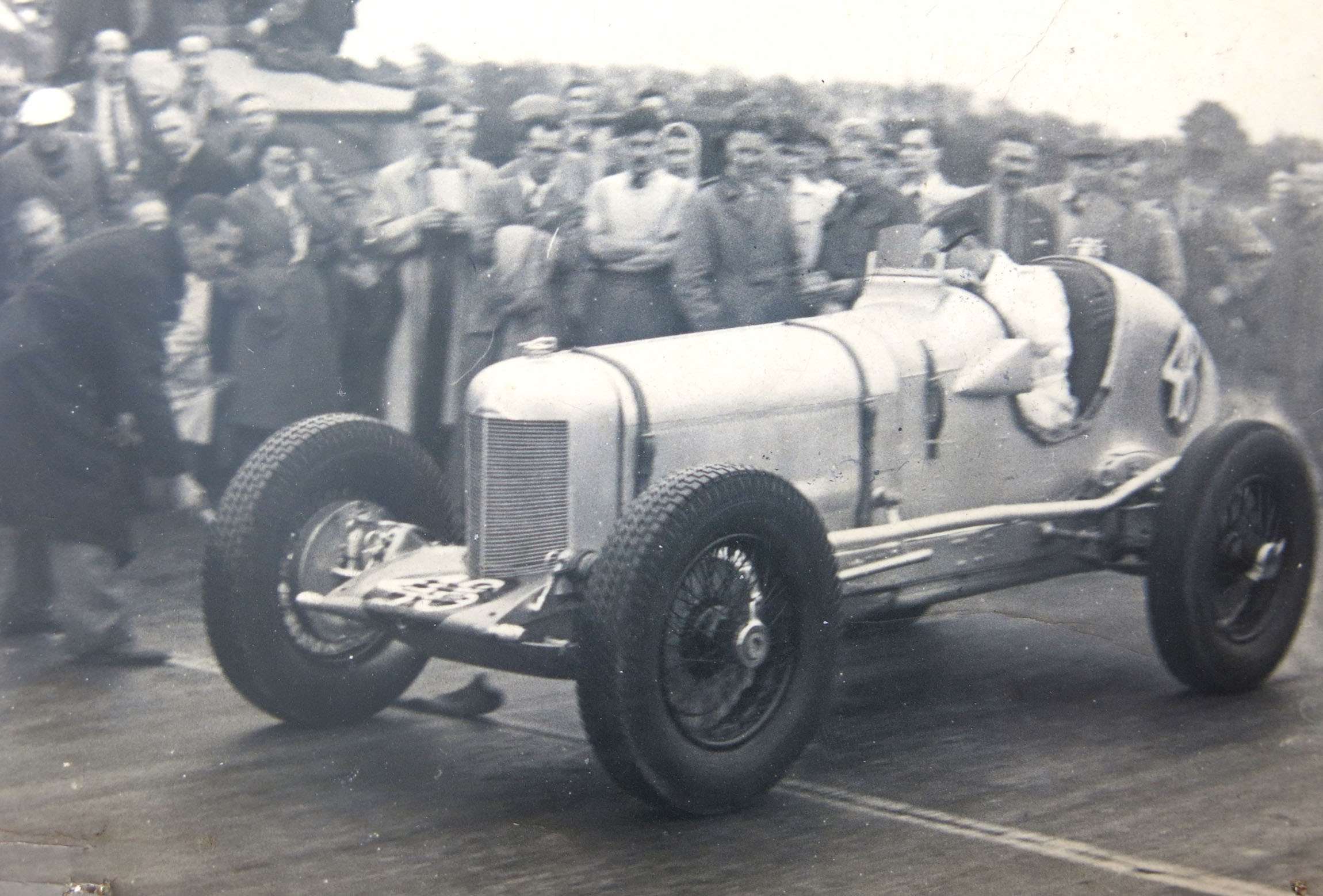 Postwar – the Duesenberg fitted by Daniel Richmond with Ford V8 engine at a sprint start, possibly Gosport