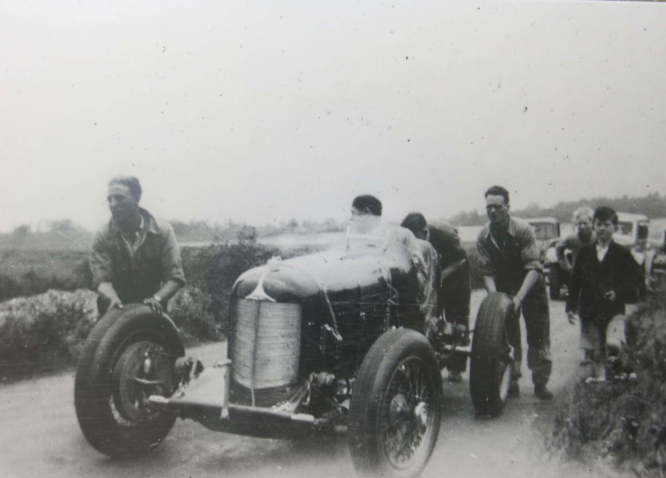 The ex-Indy Duesenberg owned by Whitney Straight at Brooklands 1934 - Giulio Ramponi in cockpit, Billy Rockell on left-rear wheel