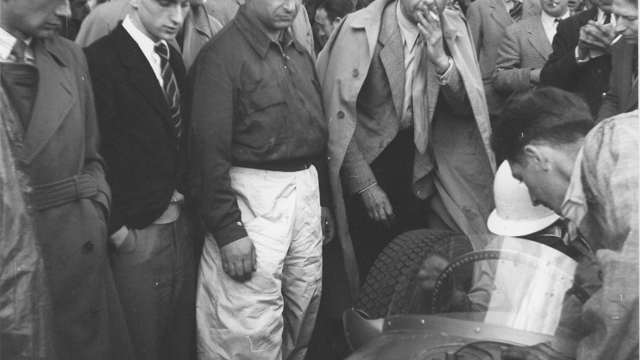 Fangio in the Silverstone pits with Raymond Mays - smoking (right) - and the BRM V16 driven by Peter Walker, 1951 British GP