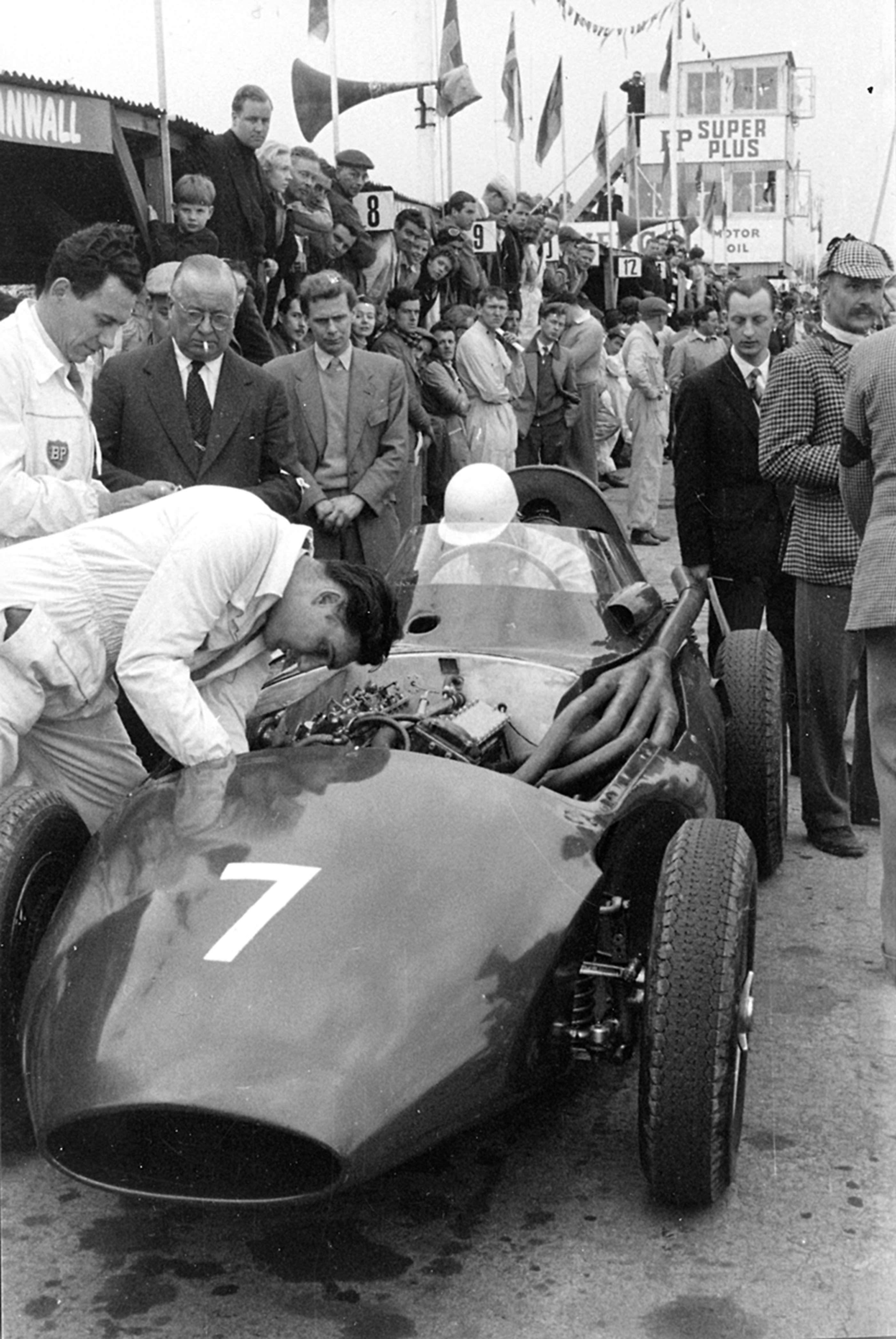 A glum Tony Vandervell looking on in the Goodwood pits as Moss’s throttle linkage failure is investigated. Nobody would dare tell The Old Man not to smoke in the pits...