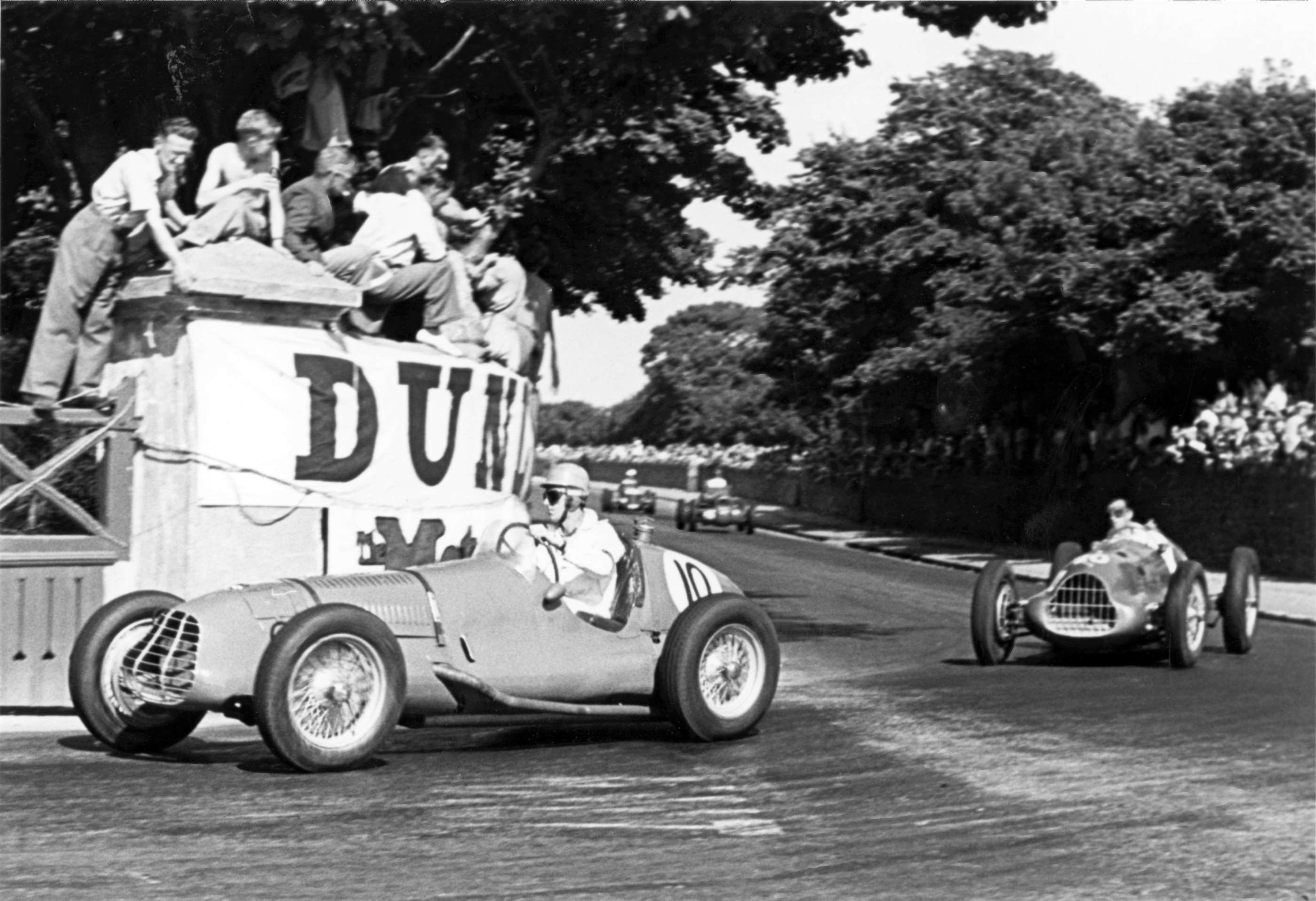 1947 British Empire Trophy, Douglas, Isle of Man - David Hampshire in Reg Parnell’s ‘Challenger’ with Delage engine and another rarity - one of the two E-Type ERAs built 