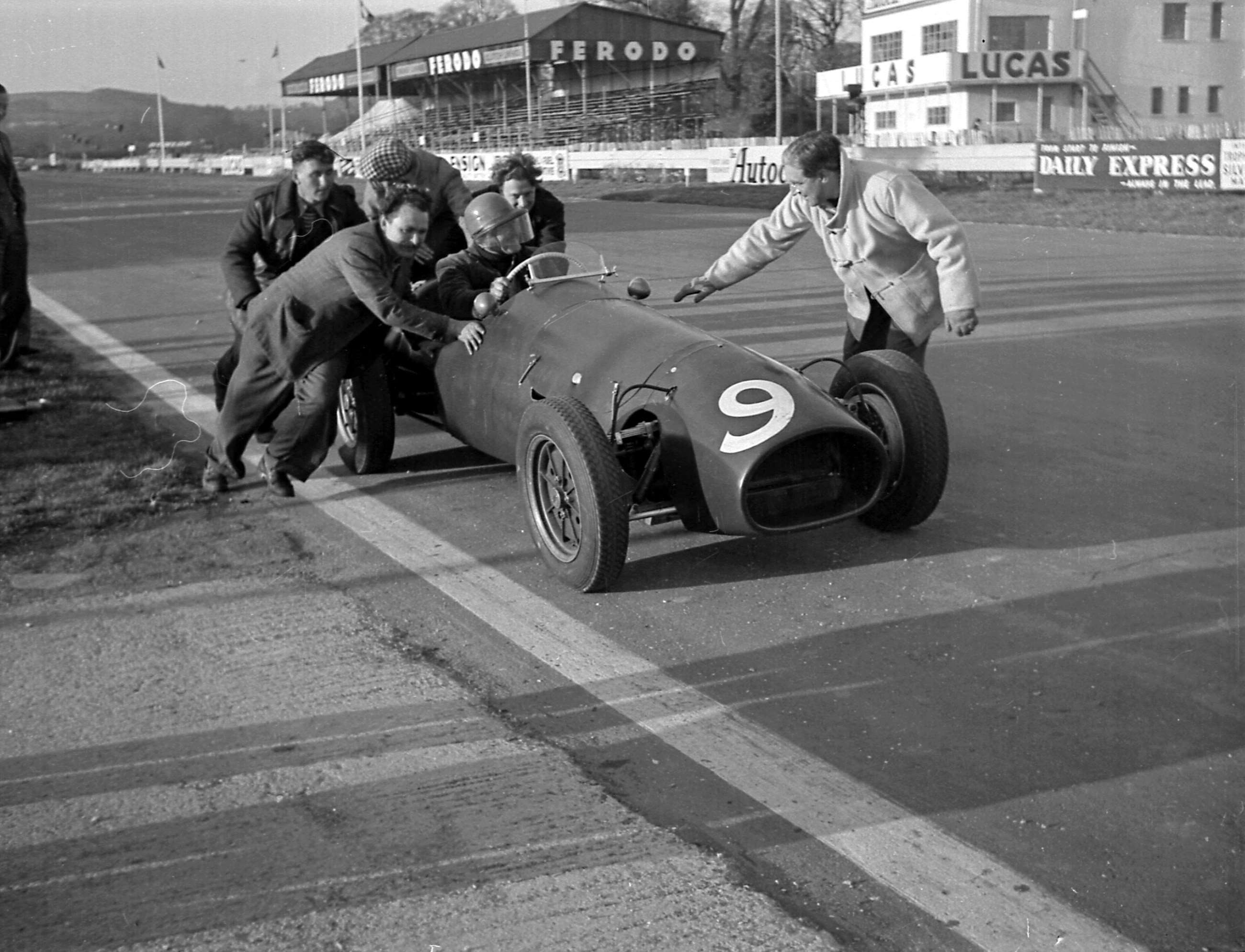 The Cooper-Alfa Romeo seemed to spend more time being pushed than motoring under its own steam…as here on the Goodwood pit straight