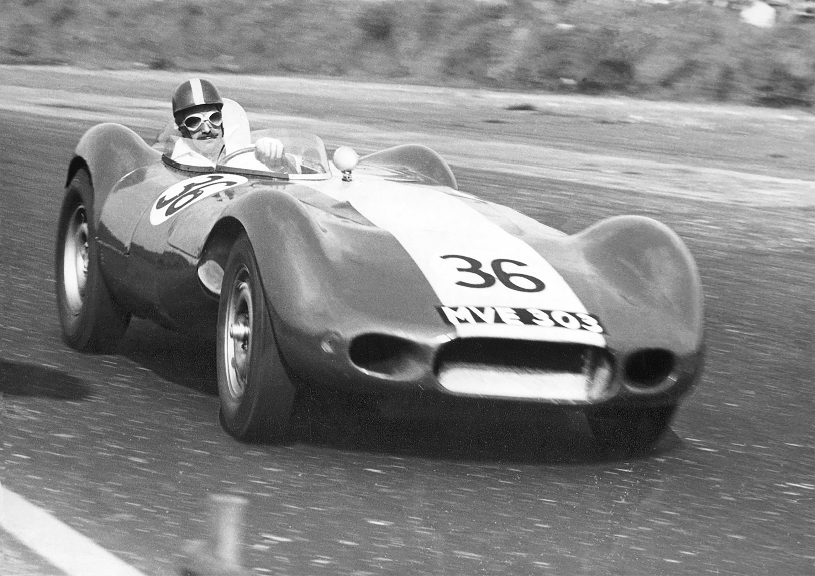 Archie Scott Brown in the 1957 works prototype Lister-Jaguar ‘MVE 303’ - more or less straight, just for once...