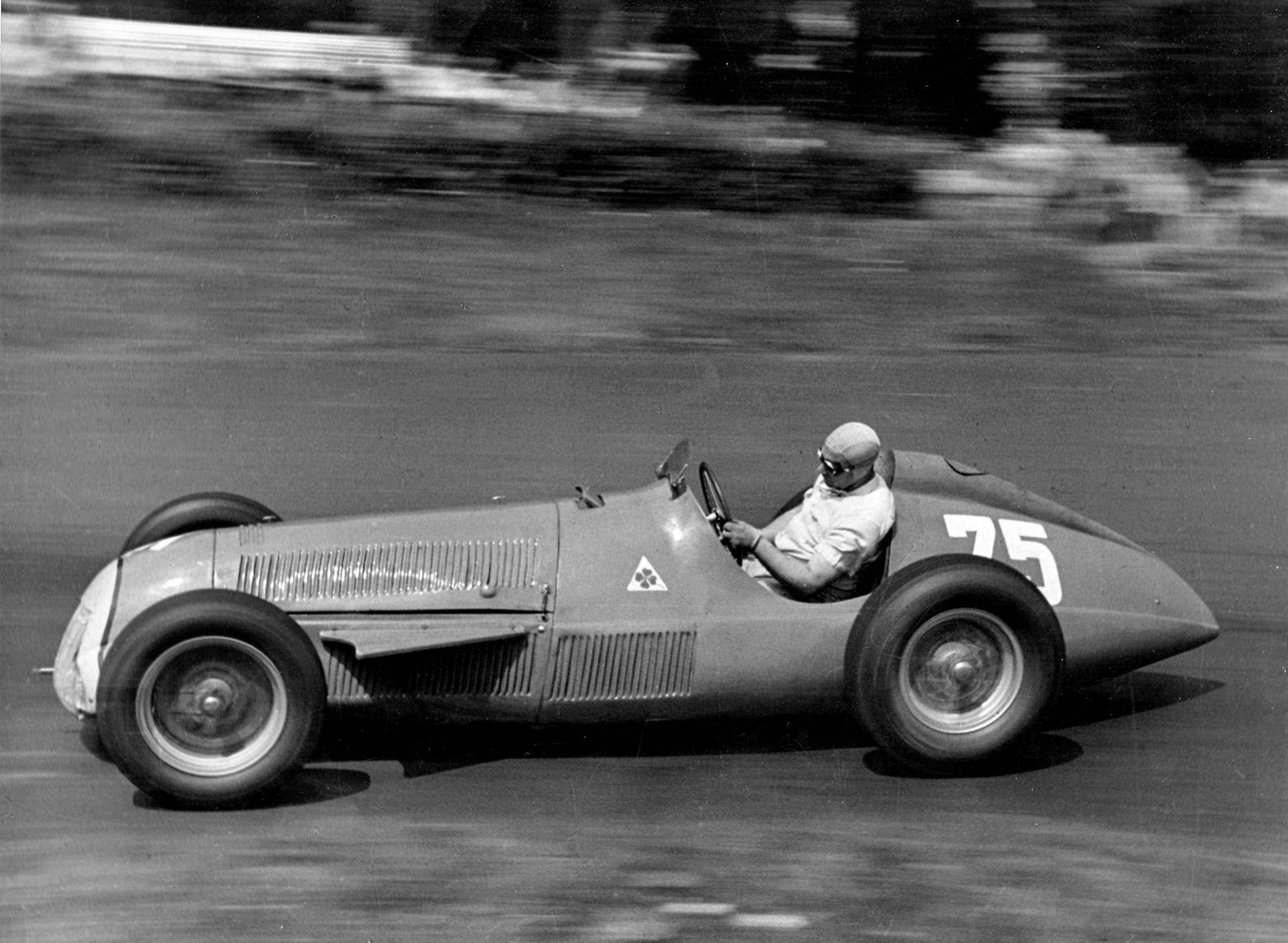 The first Formula 1 Drivers’ World Championship title of Fangio’s five fell to him in 1951. Here he is in the works Alfetta during that year’s German GP.