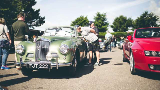 breakfast_clu_soft_top_sunday_classics_goodwood_08062017_1406.jpg