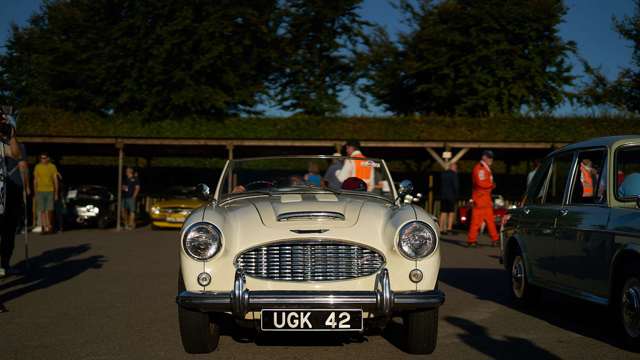 breakfast_club_classic_car_sunday_paddock_05081814.jpg