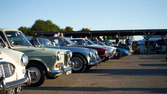 breakfast_club_classic_car_sunday_paddock_05081816.jpg