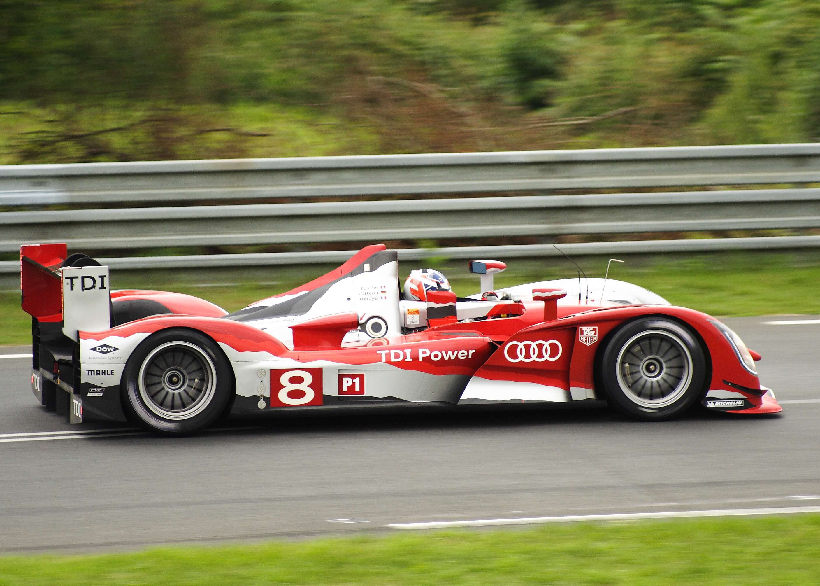 24_hours_of_le_mans_2010_-_audi_sport_team_joest_8.jpg