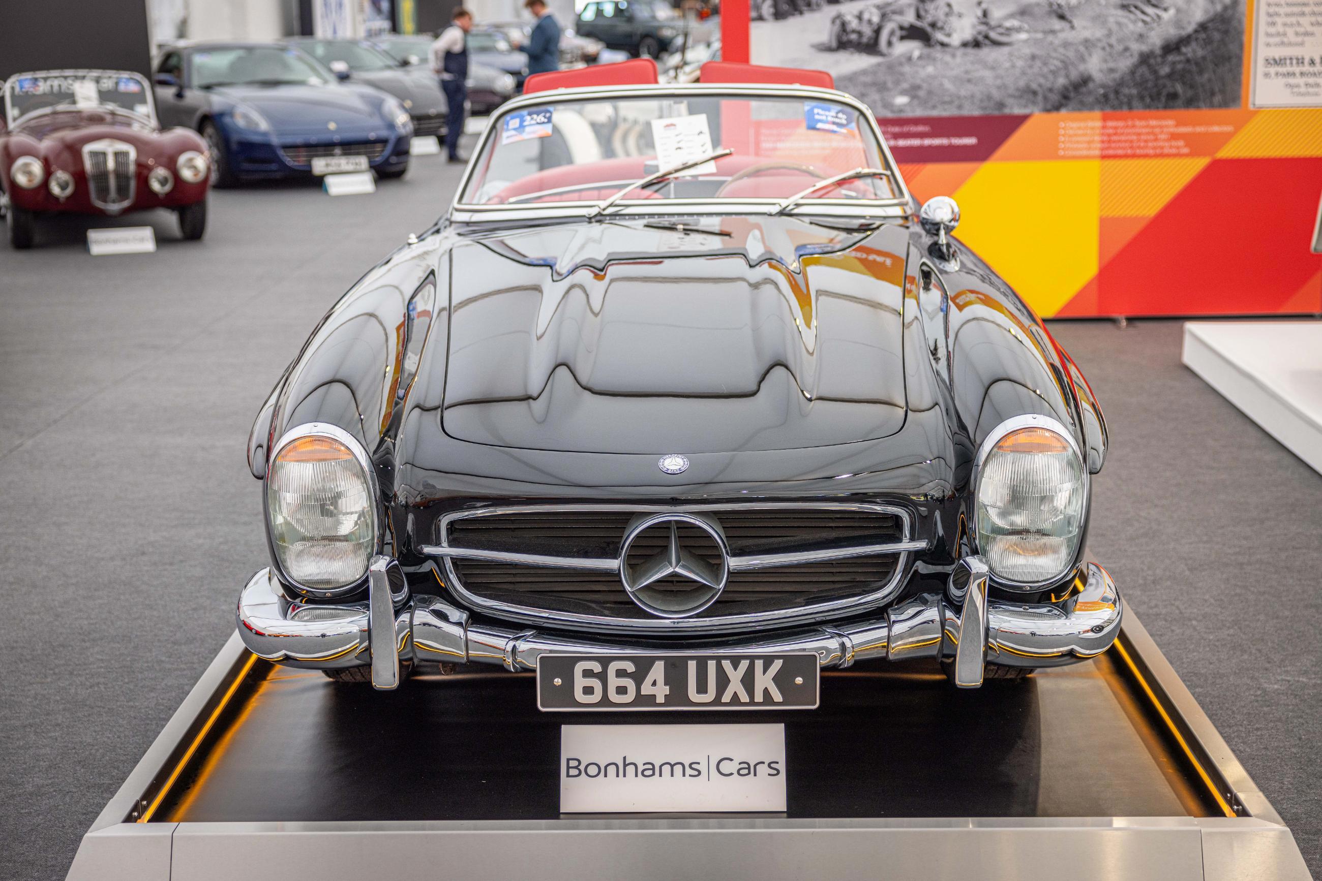 8 Mercedes-Benz 300 SL Roadster.jpg