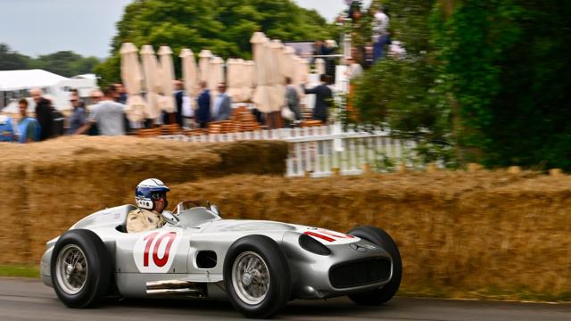 Mercedes-Benz_130_years_Goodwood_18.jpg