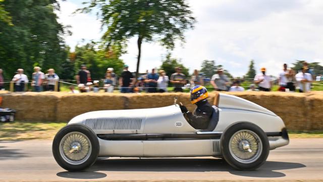 Mercedes-Benz_130_years_Goodwood_2.jpg