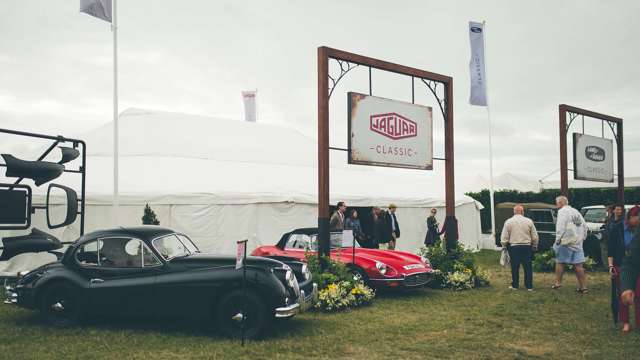 goodwood_revival_over_the_road_10091610.jpg