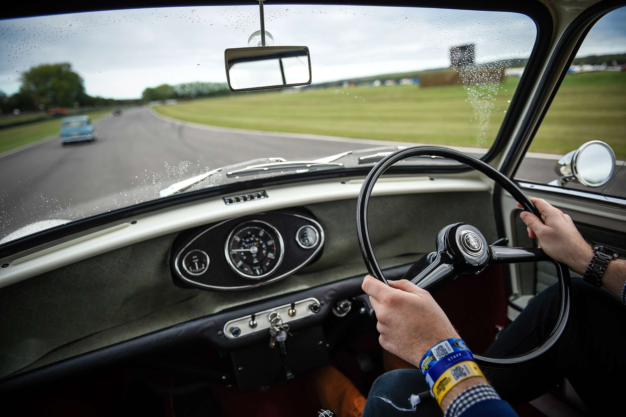 revival-2019-friday-best-pete-summers-goodwood-13091905.jpg