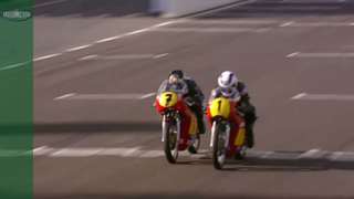 barry-sheene-wayne-gardner-revival-2002-lennox-cup-finish-video-goodwood-09052020.jpg