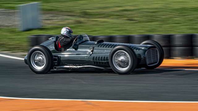 brm_p15_v16_goodwood_revival_17092021_01.jpg