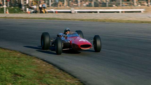 revival-2022-demos-graham-hill-ferrari-austin-7-05.jpg