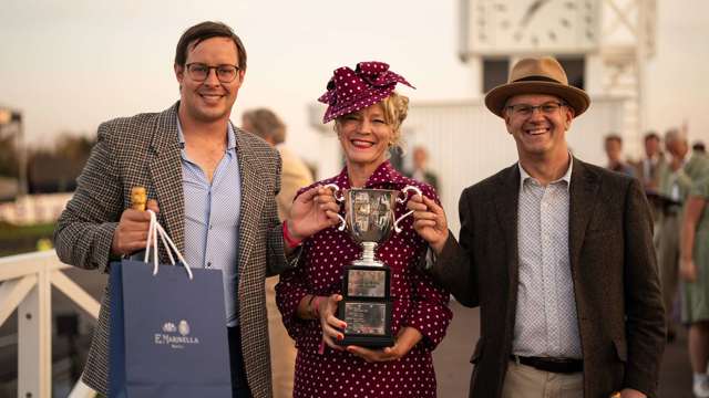 prize-giving-2023-goodwood-revival-pete-summers-01.jpg