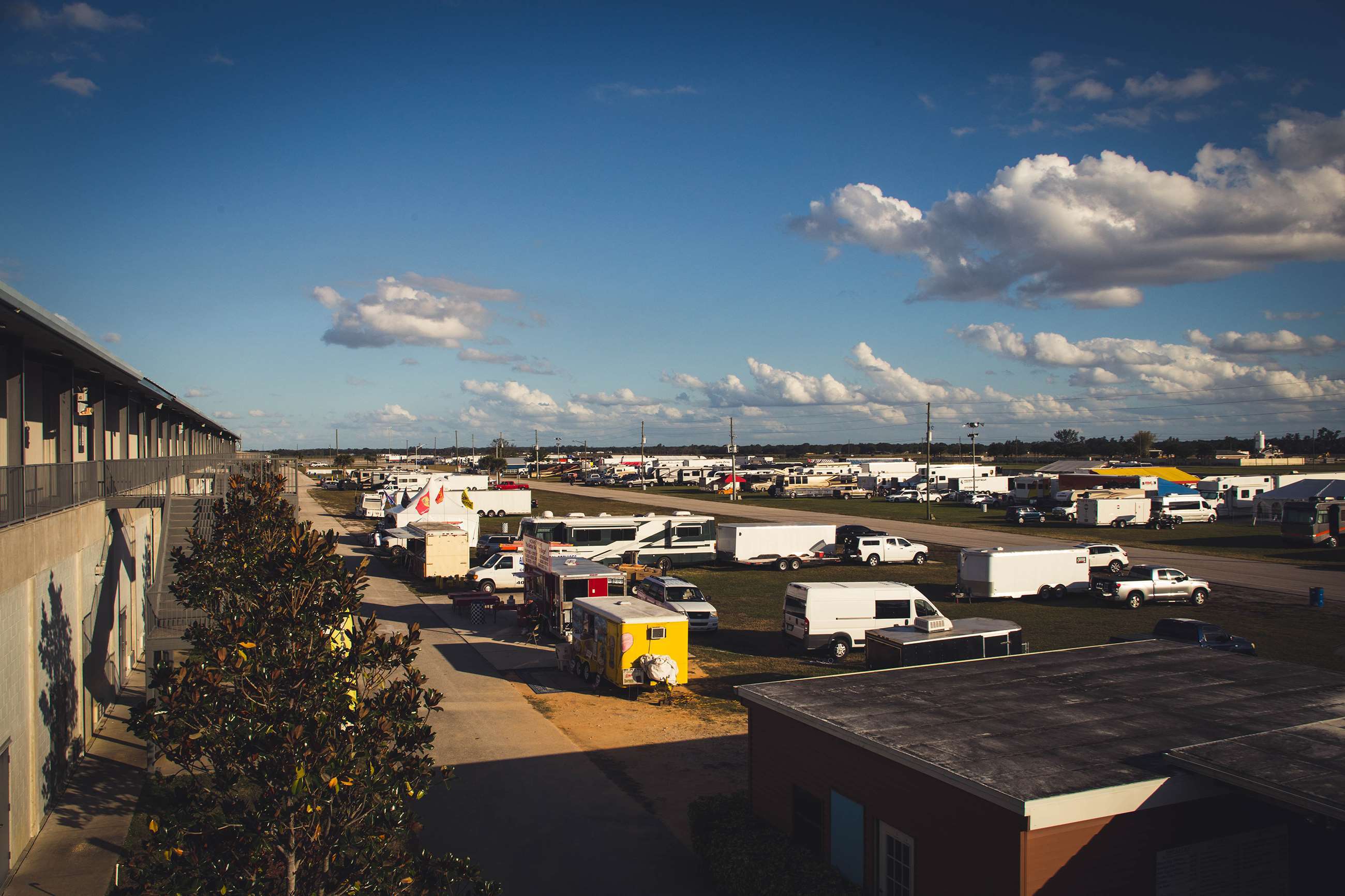 hsr_sebring_classc_12_paddock_01121701.jpg