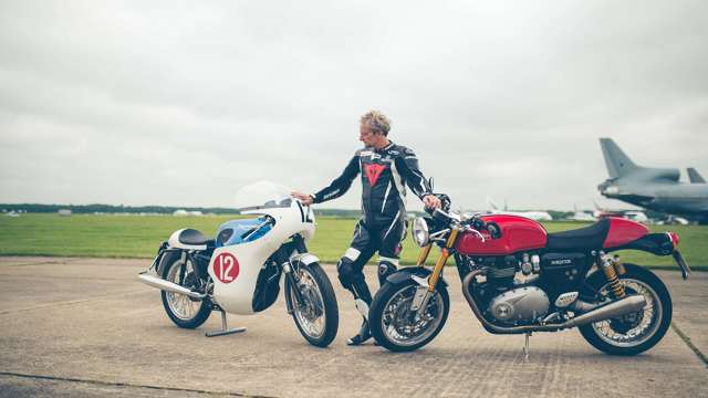 carl_fogarty_triumph_21021719.jpg