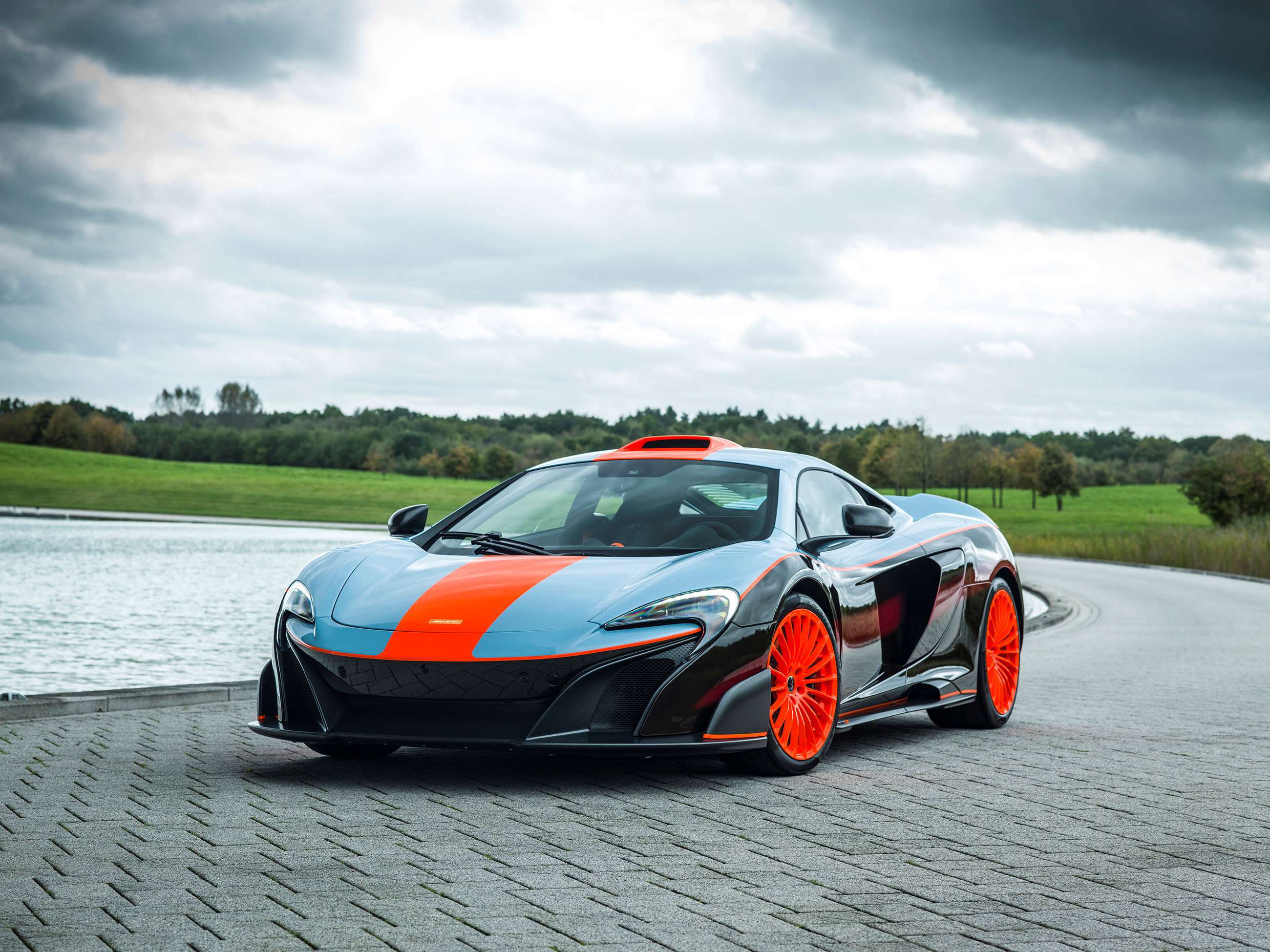 mclaren_675lt_gulf_01062018_01061803.jpg