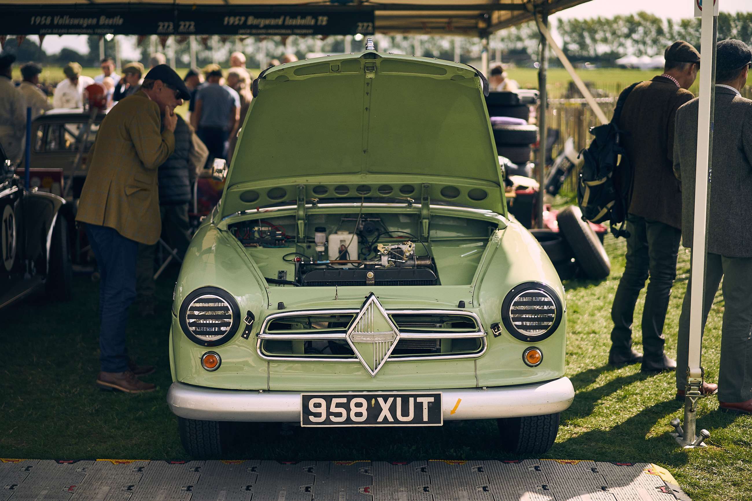 borgward_isabella_goodwood_revival_08091809.jpg