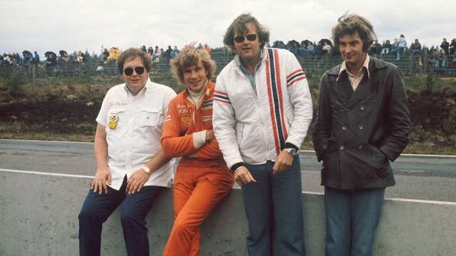 f1-james-hunt-hesketh-ford-lord-alexander-hesketh-anthony-horsley-harvey-postlethwaite-zandvoort-june-1975-lat-goodwood-11022019.jpg