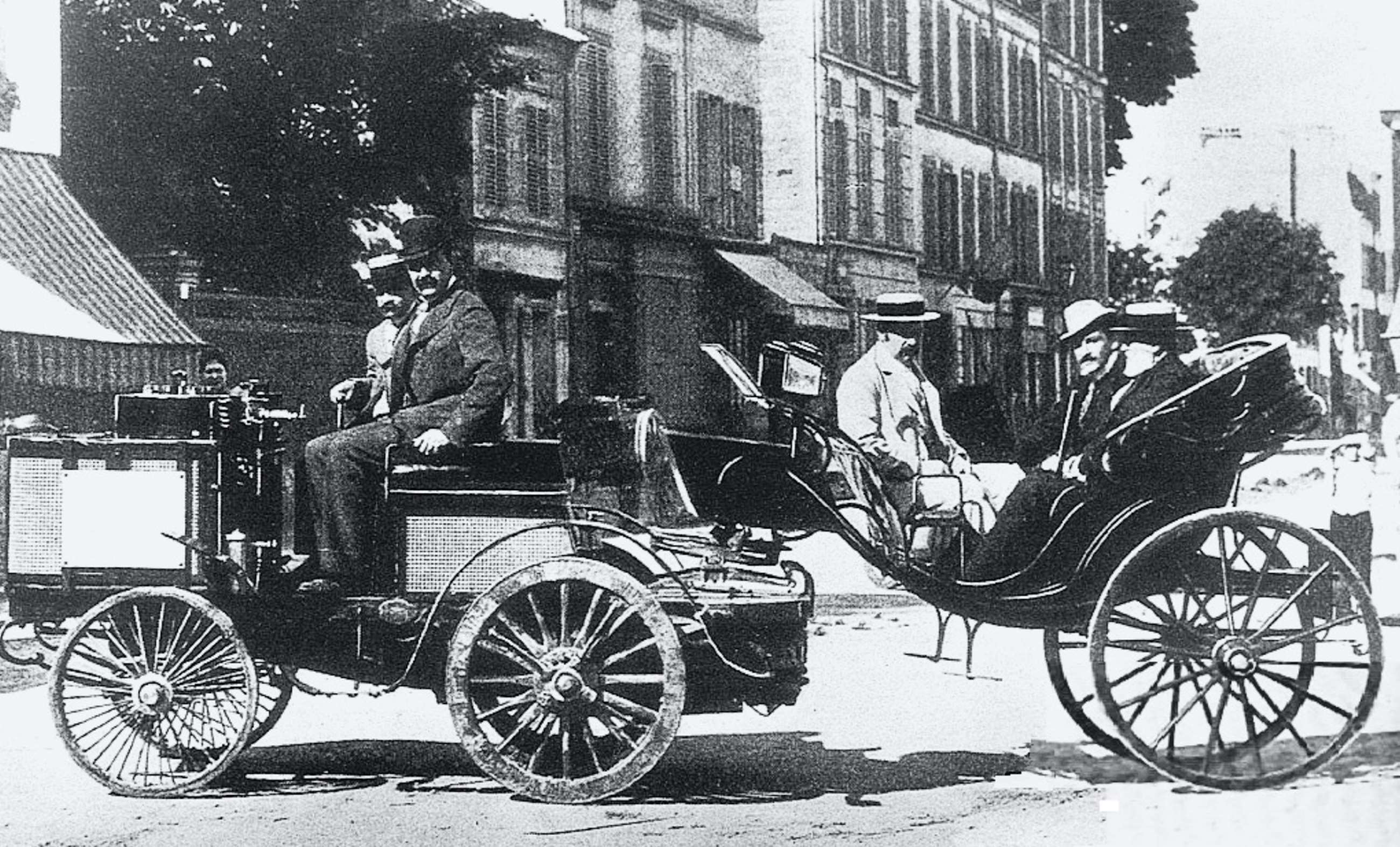 Count Albert de Dion’s steam tractor, built by his De Dion, Bouton & Trépardoux company, reached the finish first in the 1894 Paris-Rouen Trial but shared the £25,000 first prize with Peugeot. The Count’s elderly father - the Marquis Louis Albert Guillaume de Dion de Wandonne – is seated in the towed carriage body (far right). Beside the Count up front is his engineer/mechanic.