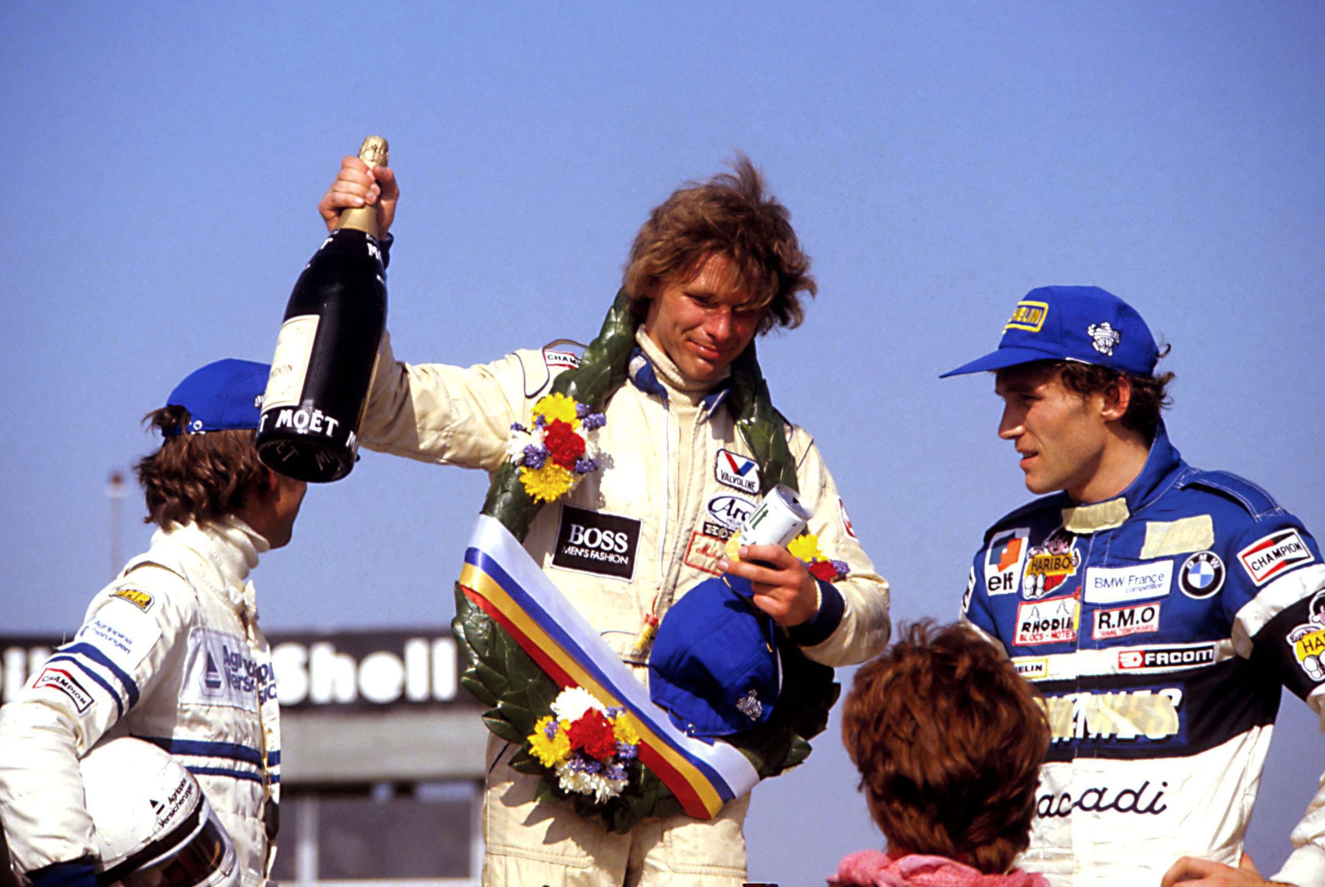 Thackwell on the top step of the Formula 2 podium, Thruxton, 1984. On his left, Christian Danner, and to his right, Philippe Streiff.