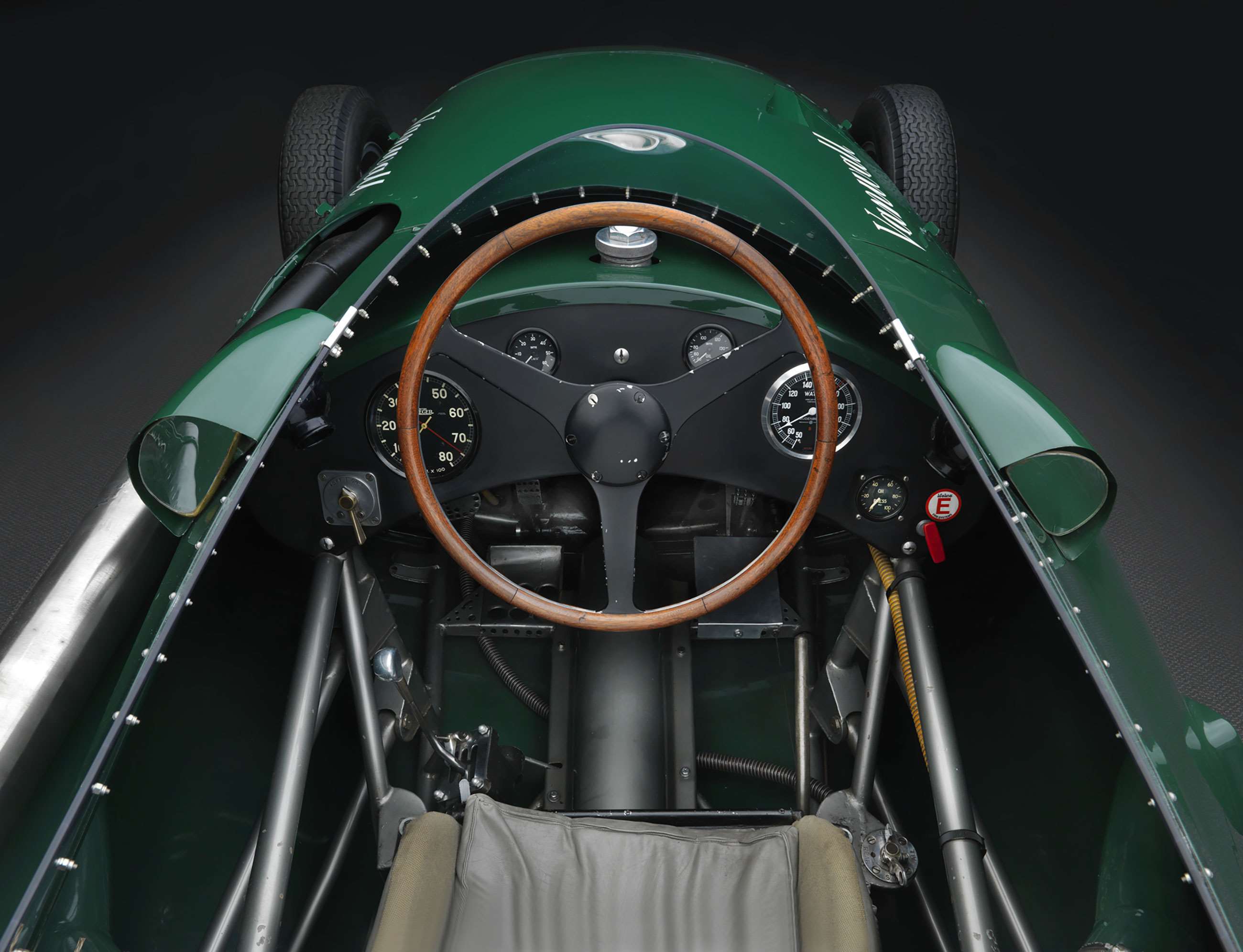 vanwall-formula-1-1958-cockpit-interior-goodwood-19102020.jpg