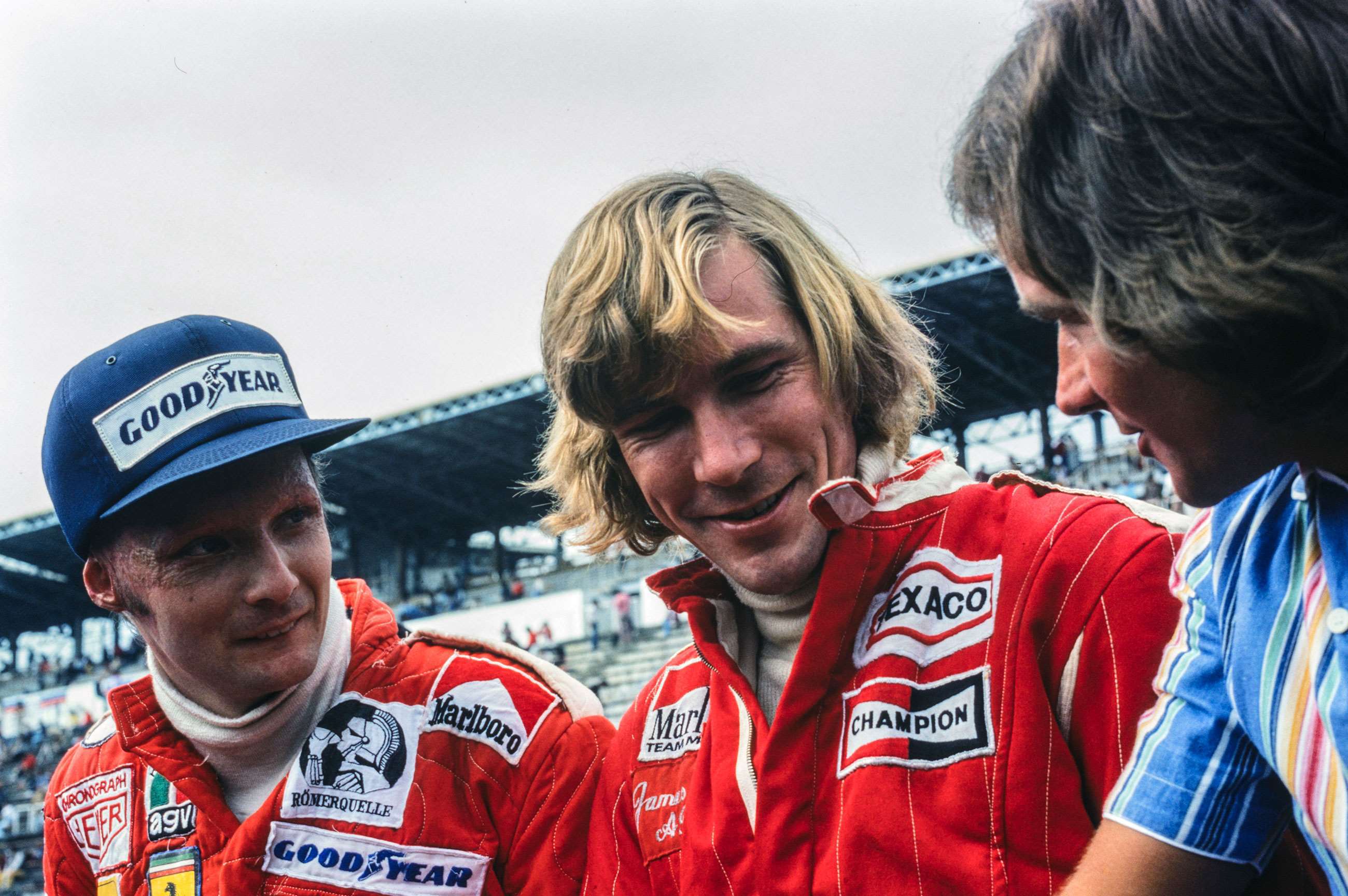 f1-1976-japan-niki-lauda-james-hunt-barry-sheene-david-phipps-mi-goodwood-17112020.jpg