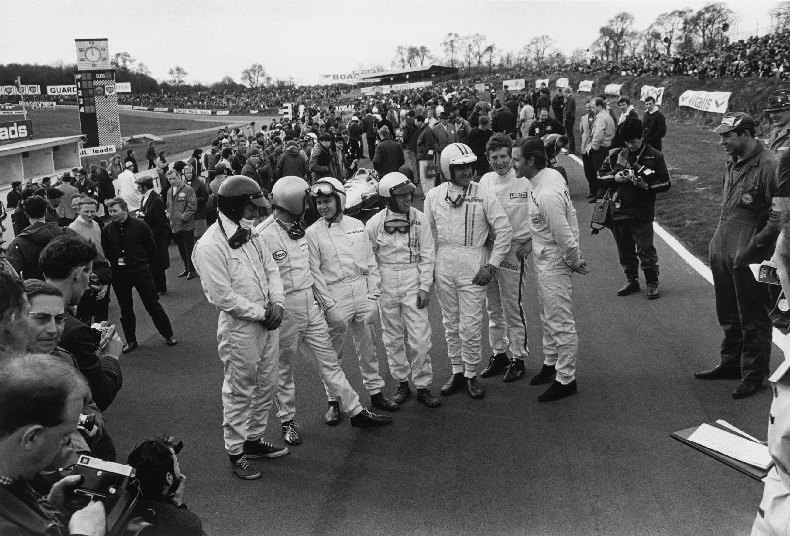 Race of Champions, Brands Hatch, 1967. From left to right: Dan Gurney, Jack Brabham, Bruce McLaren, Richie Ginther, Denny Hulme, Jochen Rindt and Graham Hill.