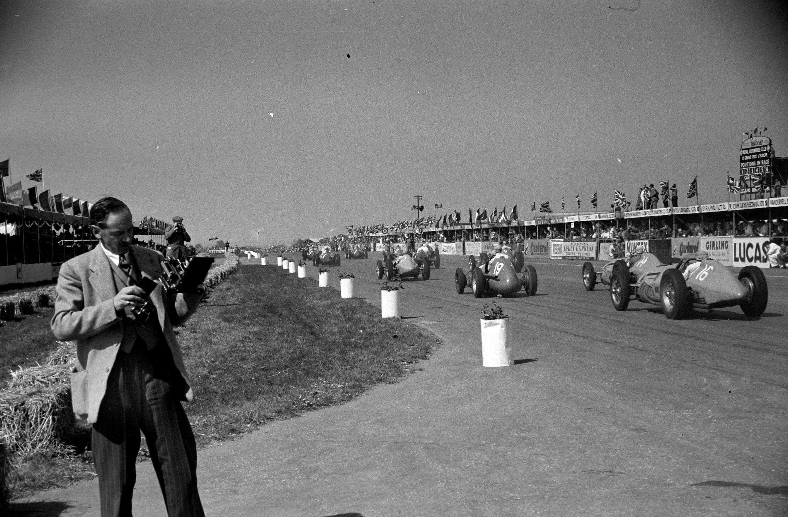 Gallery: The First Formula 1 Race – The 1950 British Grand Prix | GRR