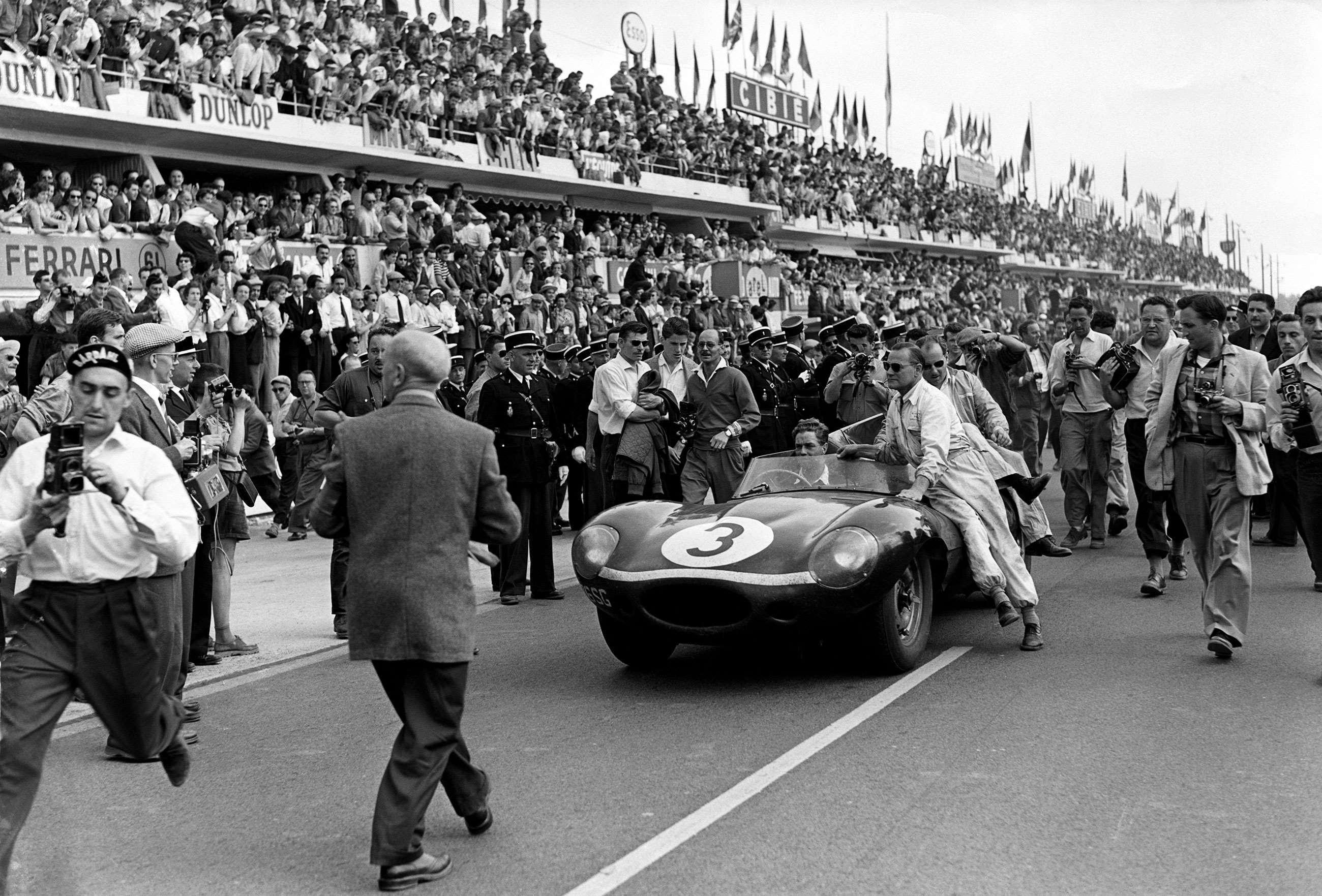 best-racing-sportscars-4-jaguar-d-type-le-mans-1957-ivor-bueb-ron-flockhart-lat-mi-goodwood-17062020.jpg