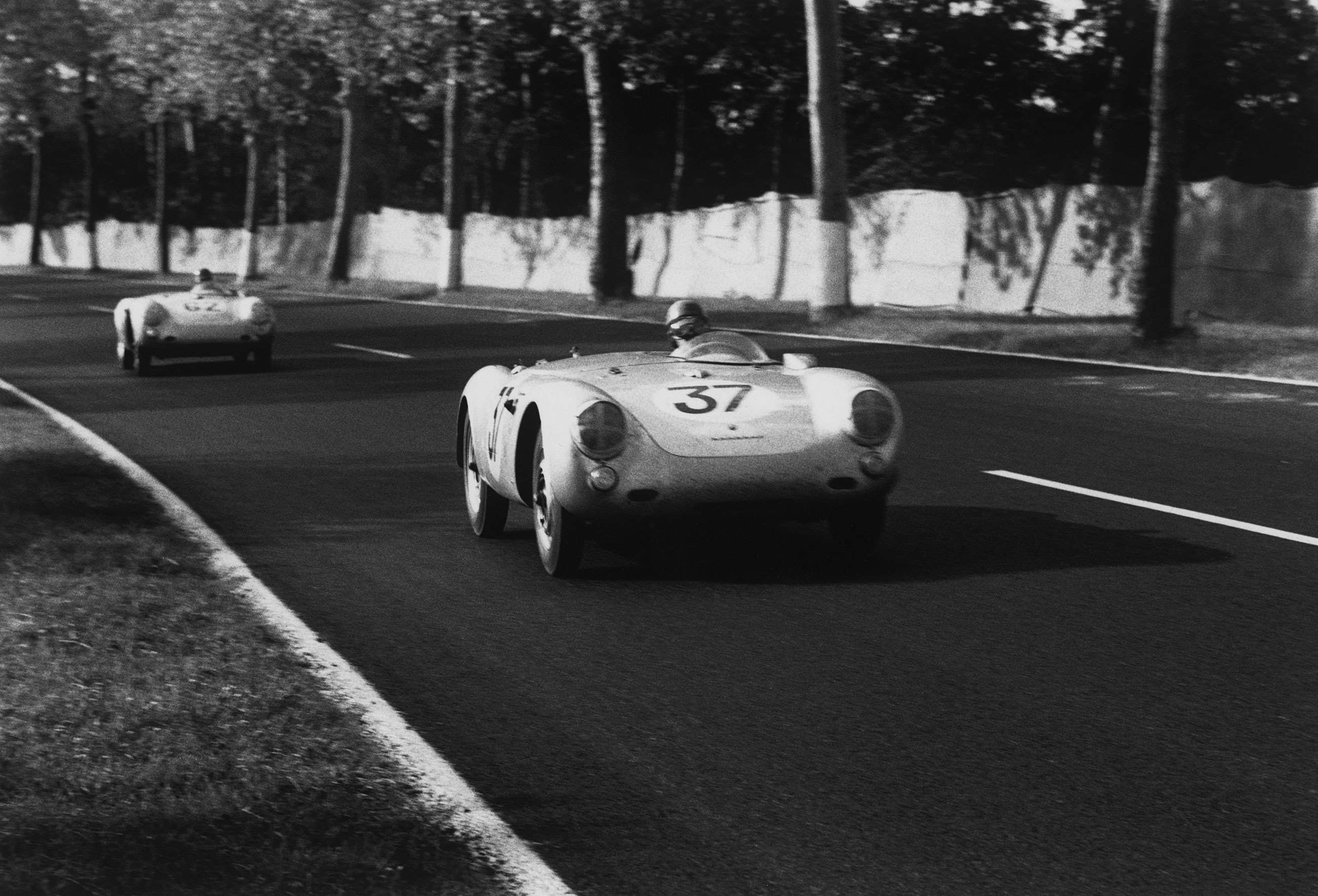 best-racing-porsches-1-porsche-550-spyder-polensky-von-frankenberg-le-mans-1955-mi-goodwood-03072020.jpg