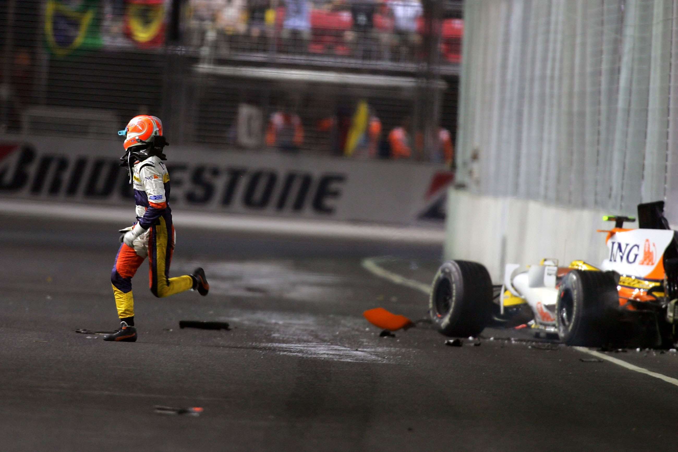 greatest-f1-controversies-list-singapore-2008-renault-r28-nelson-piquet-jr-crashgate-elliot-patching-mi-goodwood-14092020.jpg