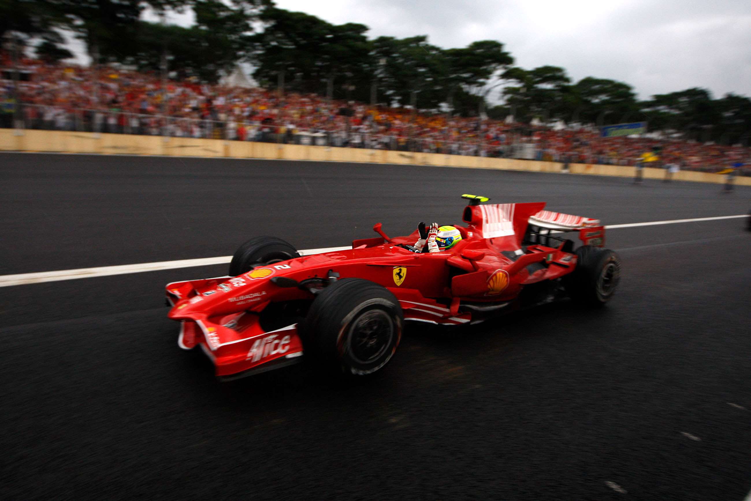 best-tital-deciding-f1-races-1-brazil-2008-brazil-felipe-massa-ferrari-f2008-glenn-dunbar-mi-06122021.jpg