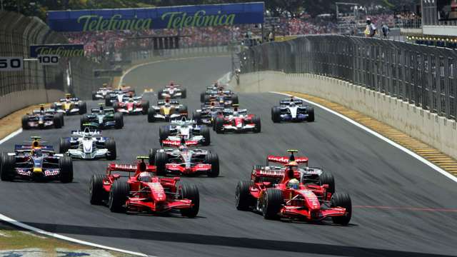 best-tital-deciding-f1-races-7-2007-brazil-race-start-charles-coates-mi-06122021.jpg