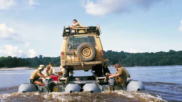 camel-trophy-1990-land-rover-discovery-boat-goodwood-24032021.jpg