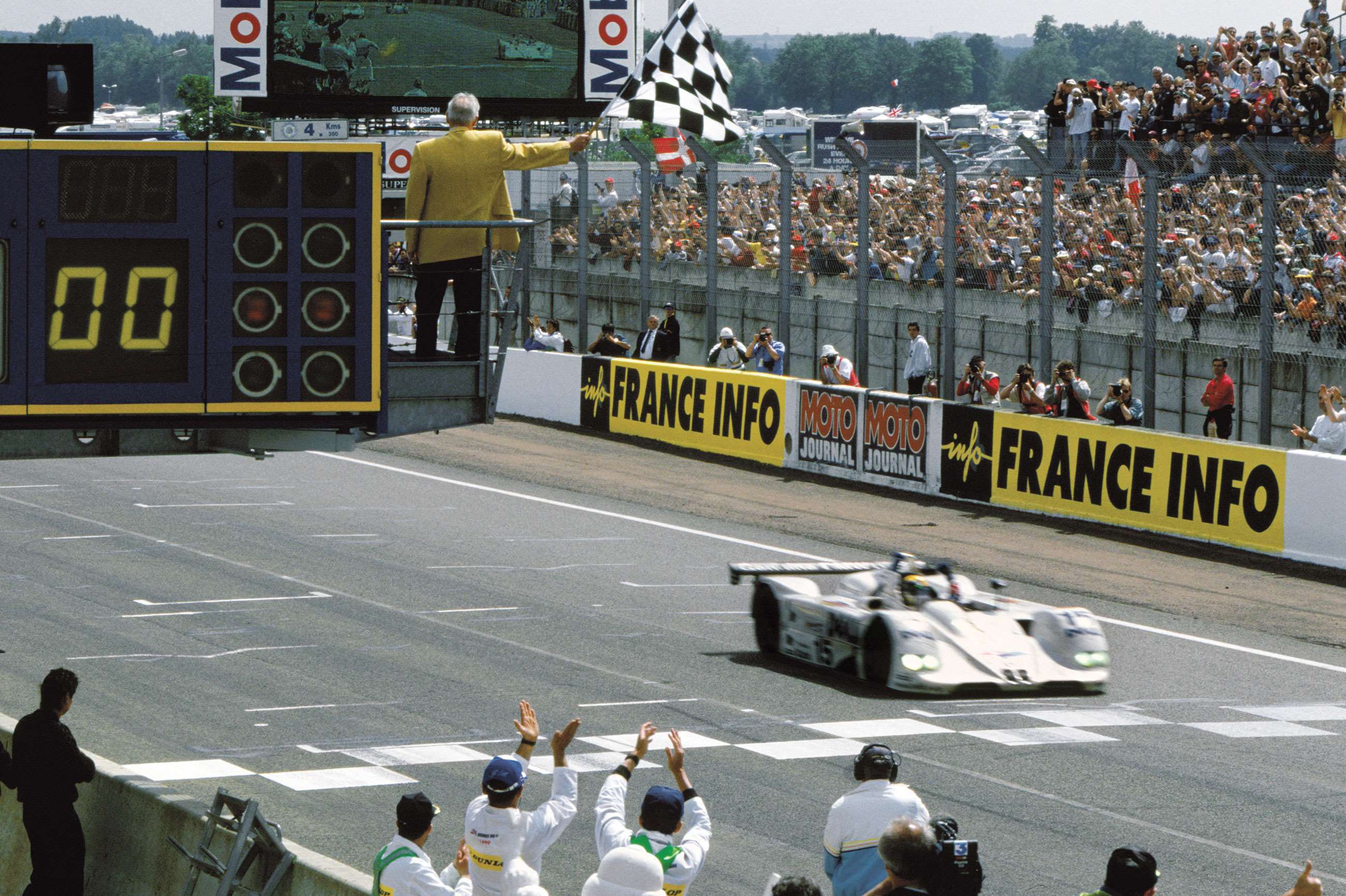 Triumphant, the V12 LMR of Winkelhock, Martini and Dalmas, Le Mans 1999.