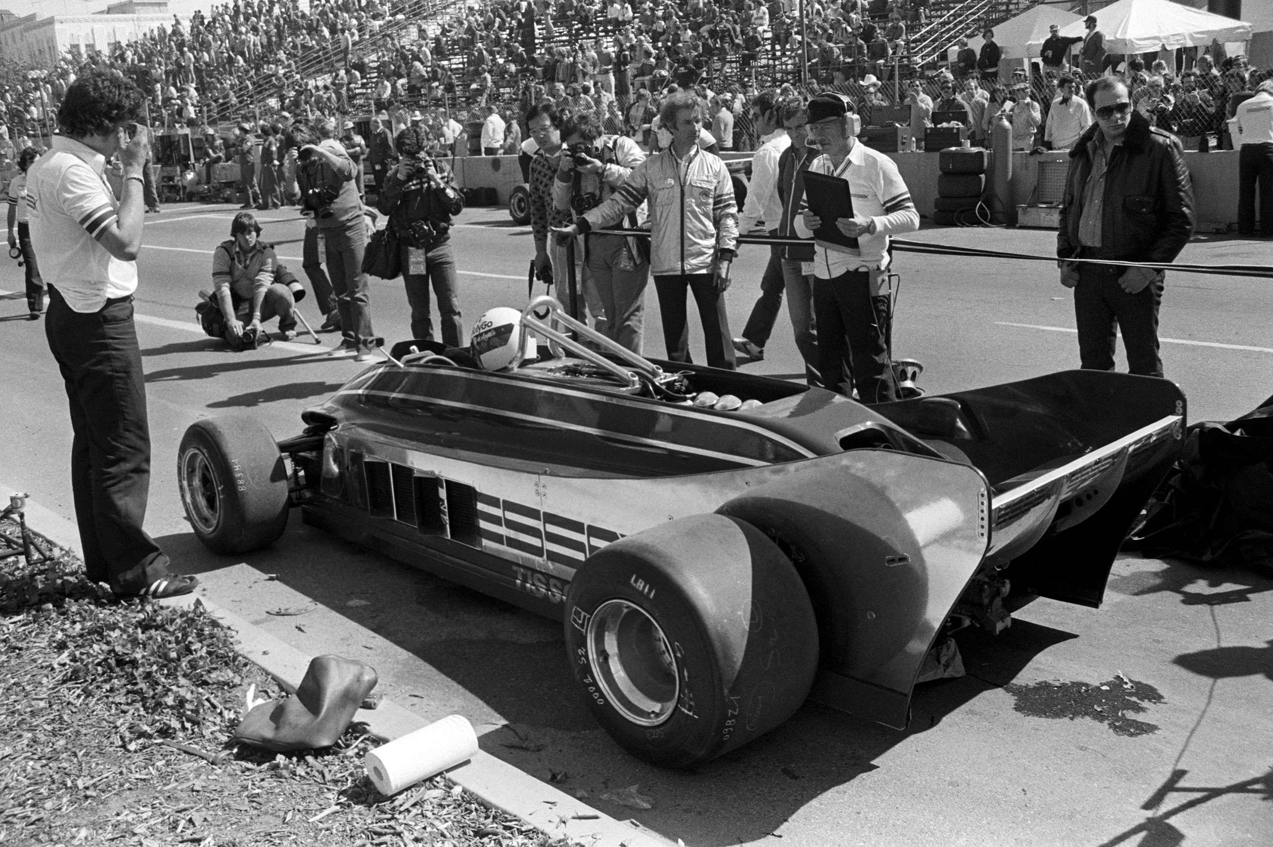 f1-1981-usa-lotus-88-practice-elio-de-angelis-david-phipps-mi-11032022.jpg