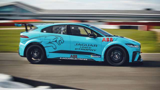 jaguar_ipace_etrophy_16101804.jpg