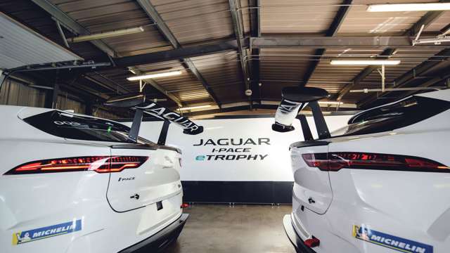 jaguar_ipace_etrophy_16101805.jpg