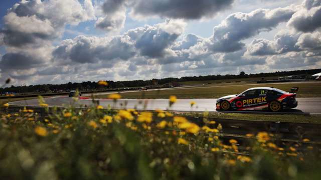 andrew_jordan_snetterton_btcc_06081901.jpg