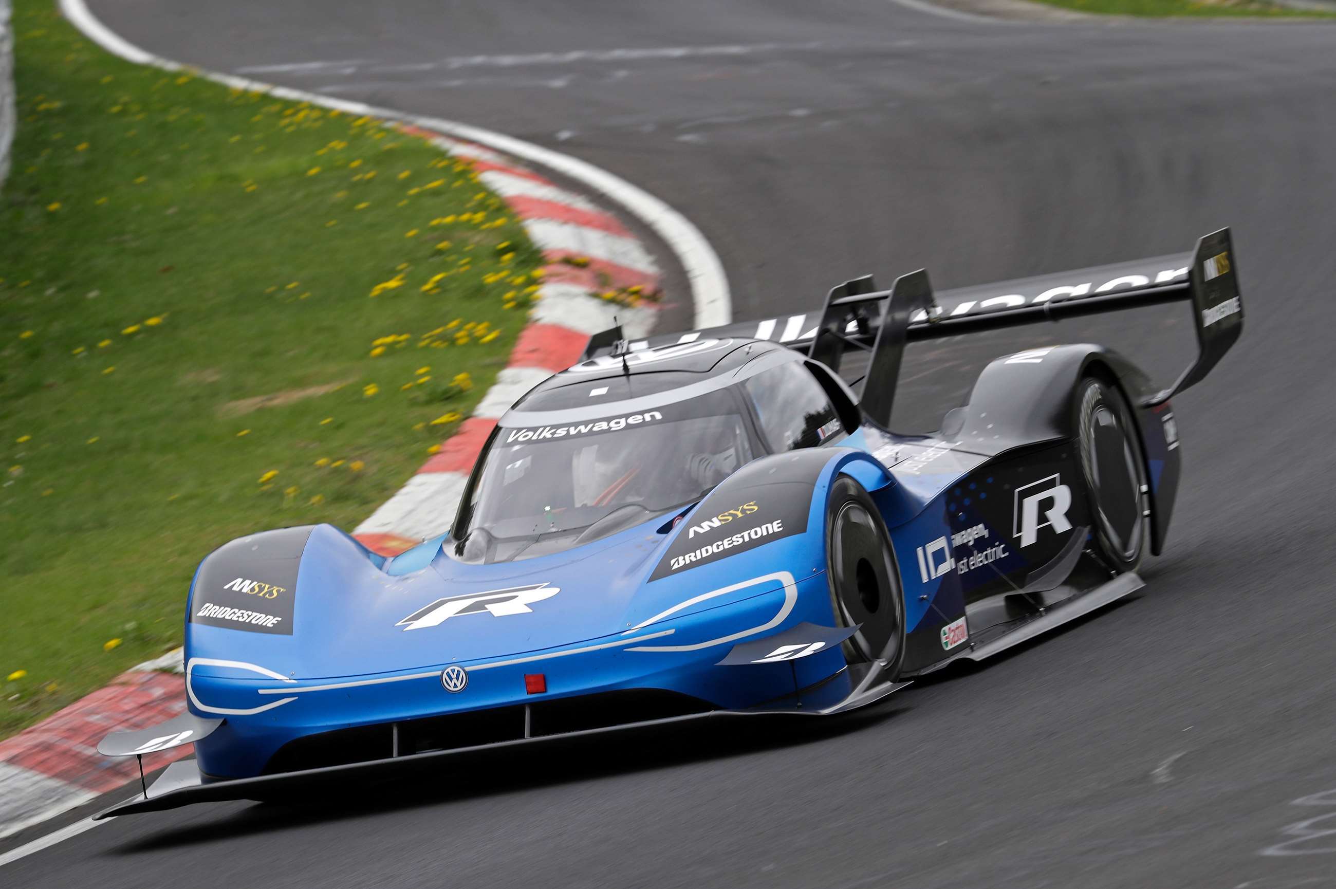 volkswagen-id-r-nurburgring-practice-goodwood-03062019.jpg